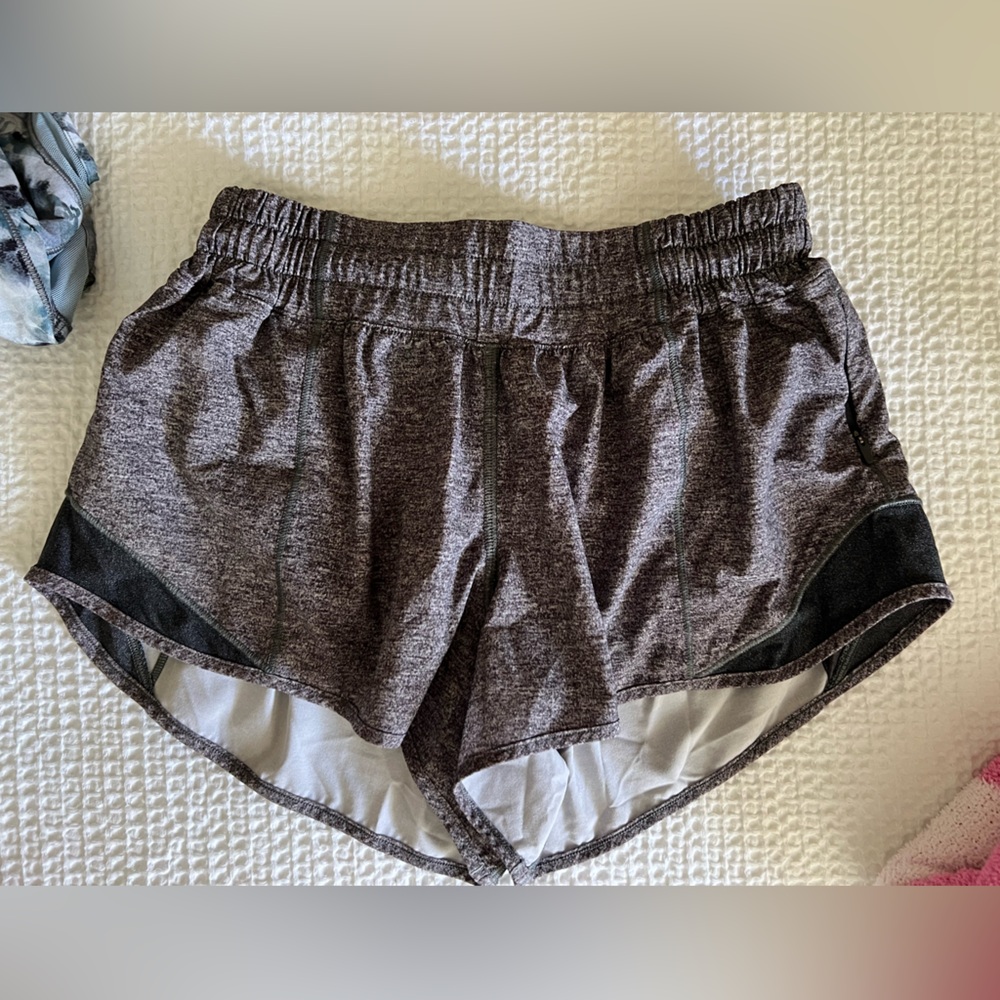 Lululemon Hotty Hot Shorts 2.5”